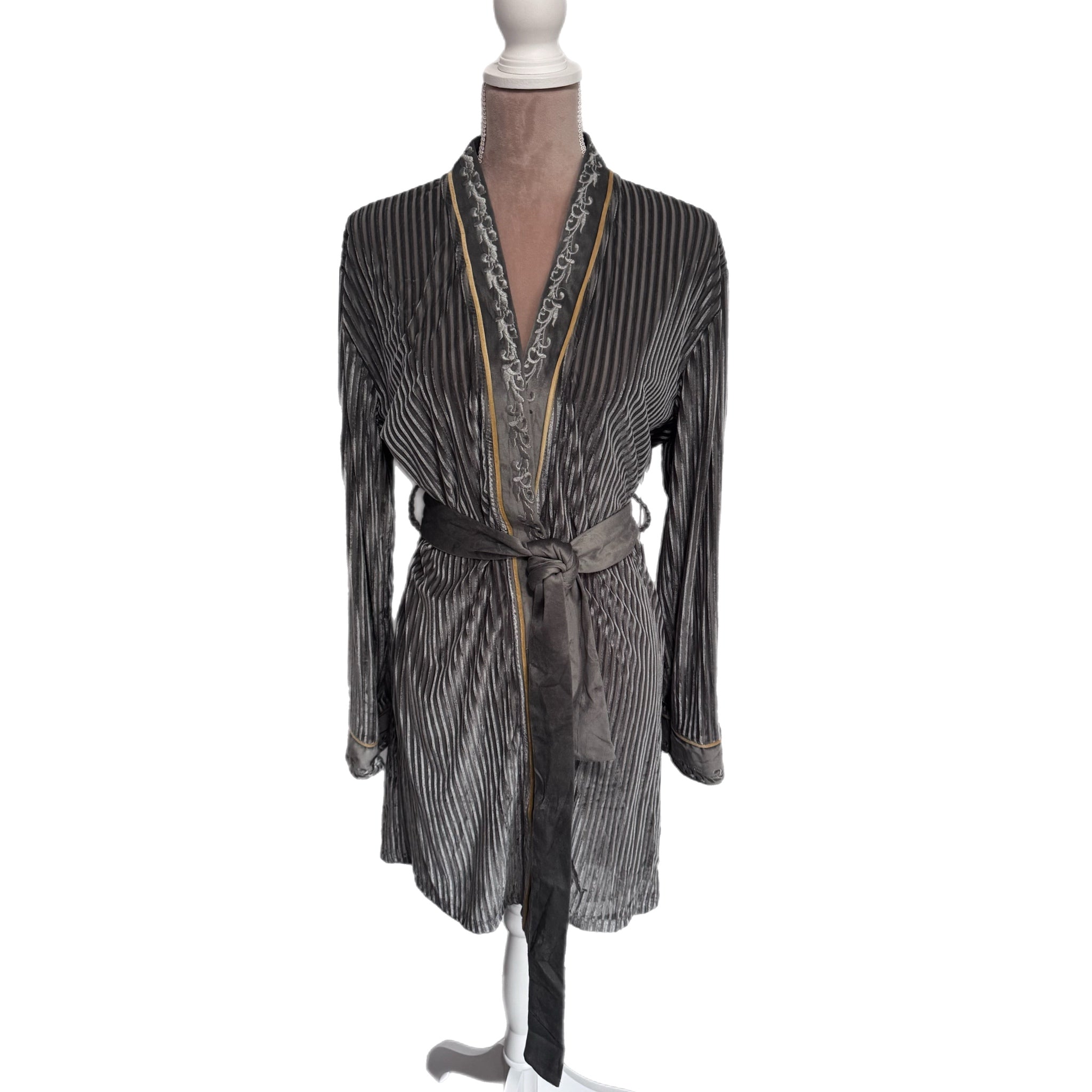 POL Silver Gray Embroidered Pleated Kimono-Robe