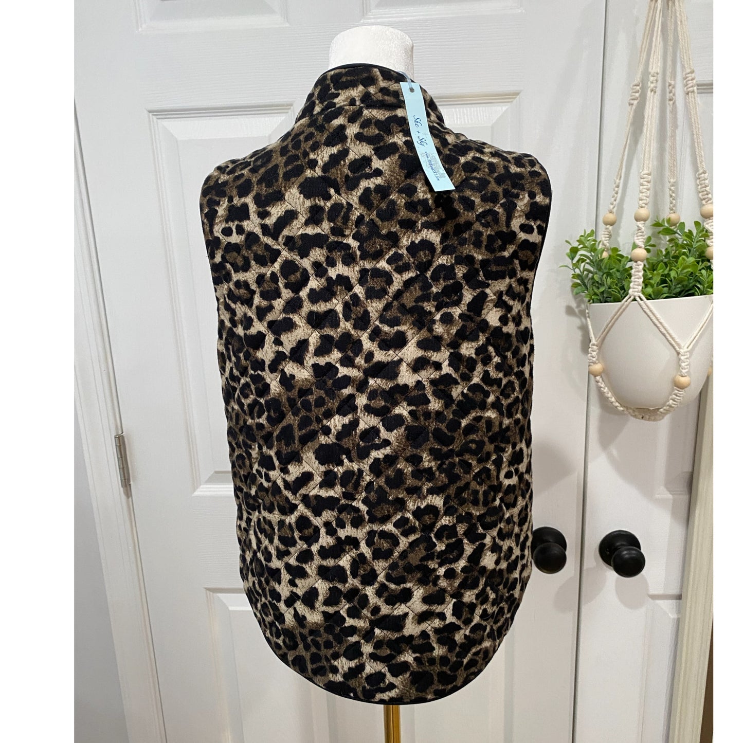 SHE + SKY Animal Print Vest Full Zip Gold Tone Zipper, Pockets - East Coast Bella LLC