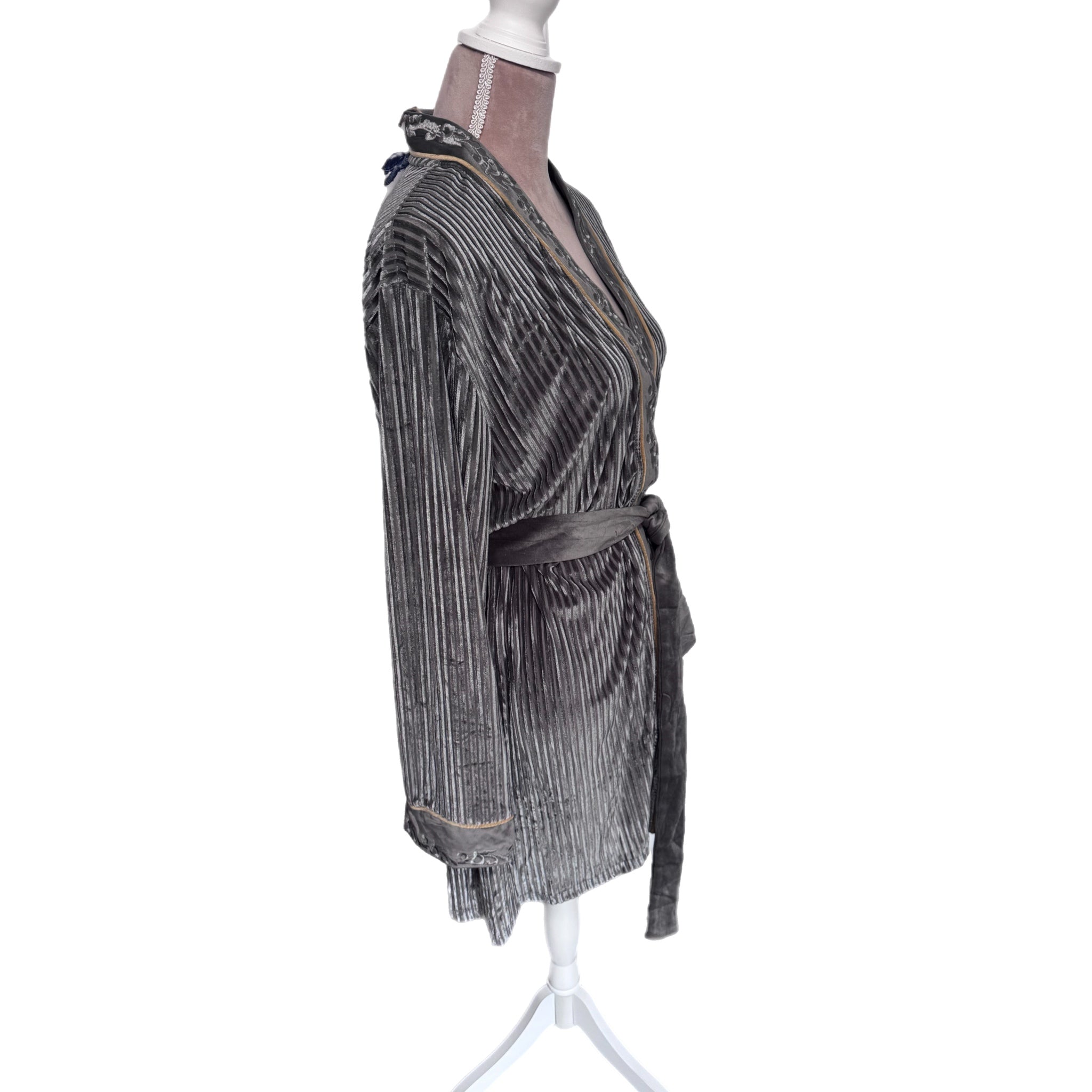 POL Silver Gray Embroidered Pleated Kimono-Robe
