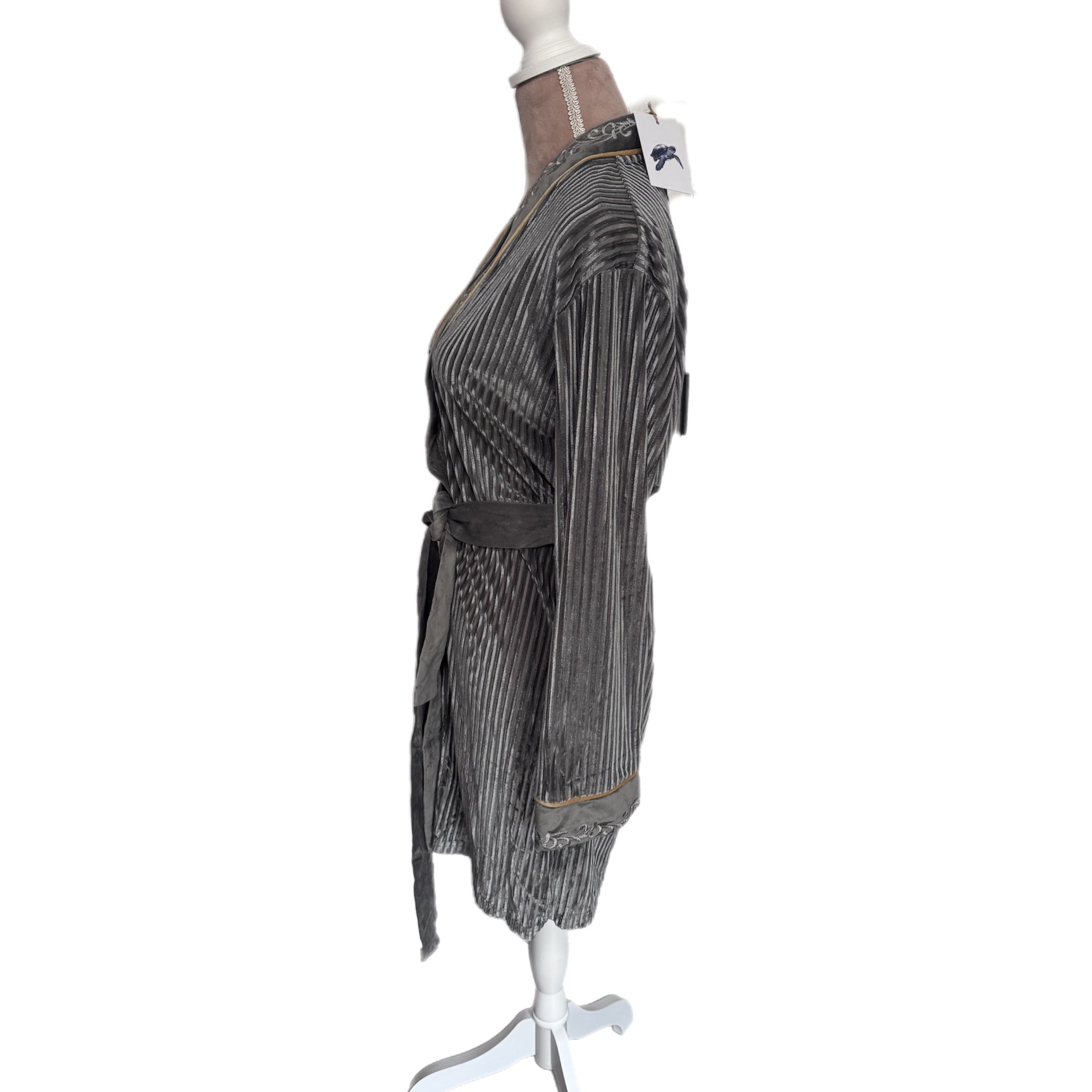 POL Silver Gray Embroidered Pleated Kimono-Robe