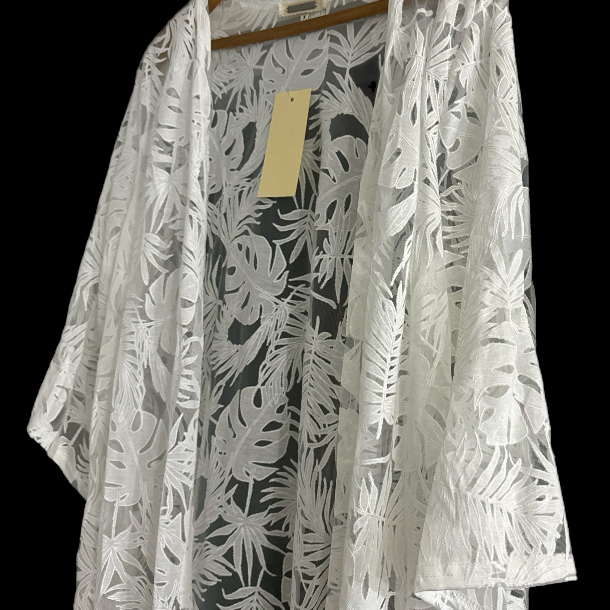 AMBER SKIES Women’s White Lace Kimono Tropical Leaf Design Resort Wear