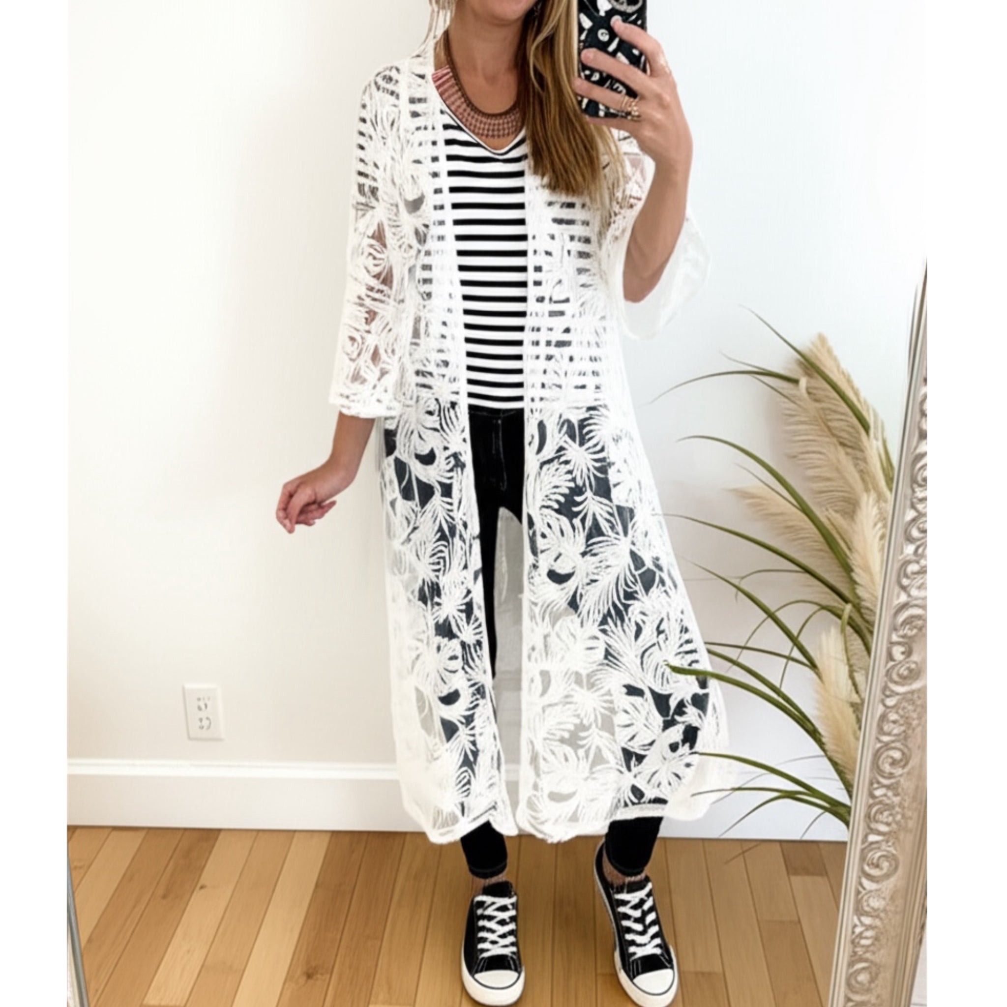 AMBER SKIES Women’s White Lace Kimono Tropical Leaf Design Resort Wear