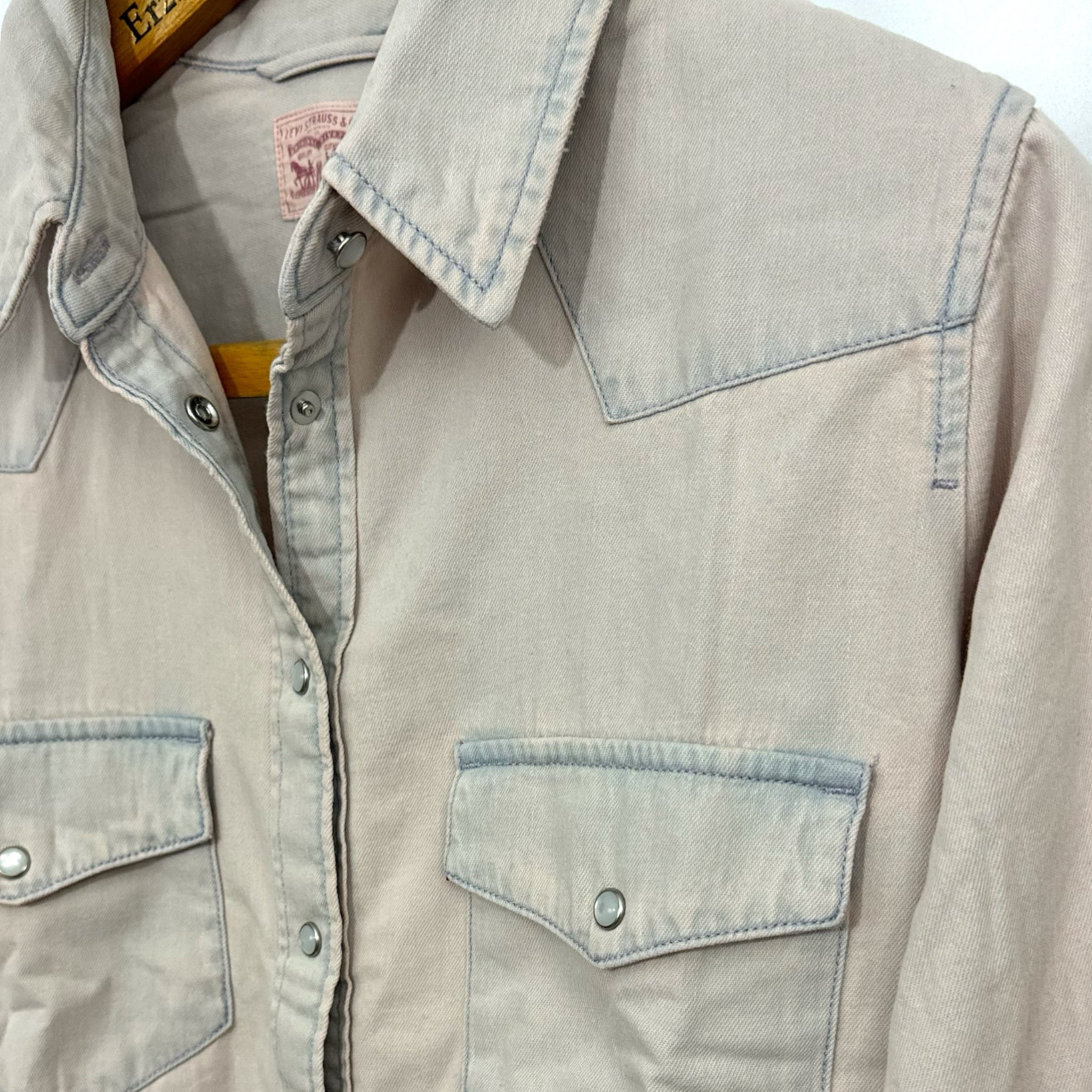 Levi's Women’s Western Soft Denim Shirt Pearl Snaps in Dusty Rose Wash