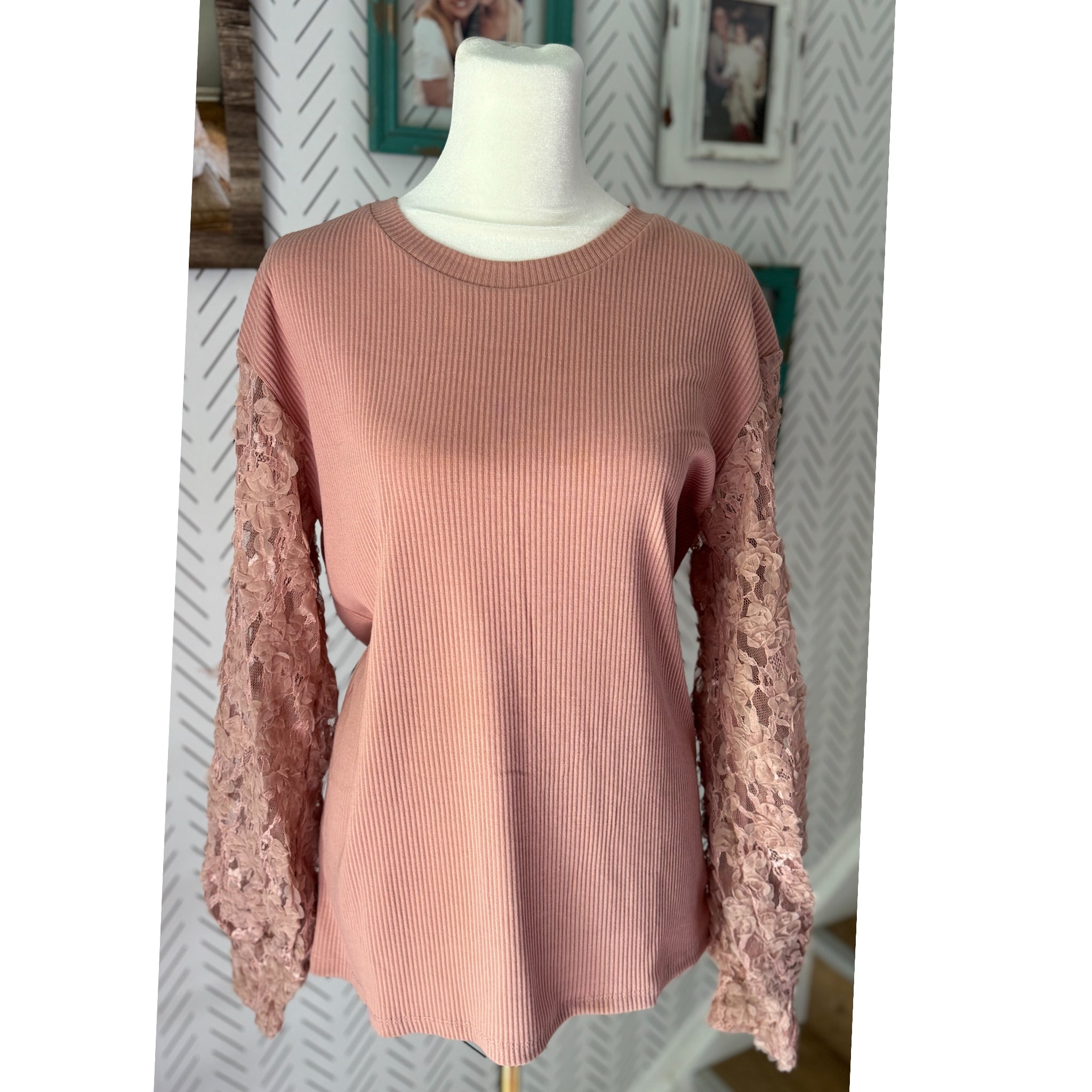 SOUTHERN GRACE Miss Perfect Mauve Floral Lace Sleeve Blouse