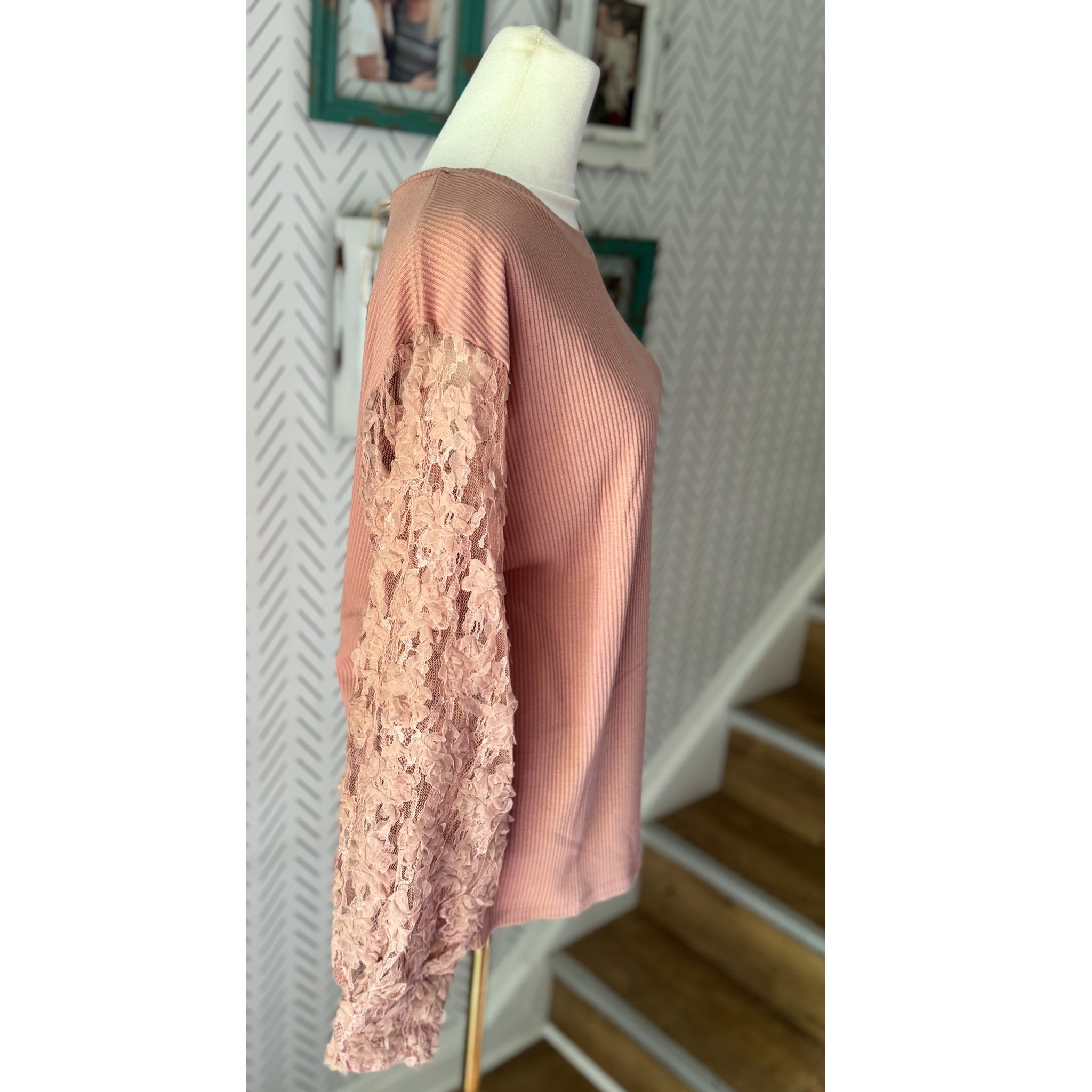 SOUTHERN GRACE Miss Perfect Mauve Floral Lace Sleeve Blouse